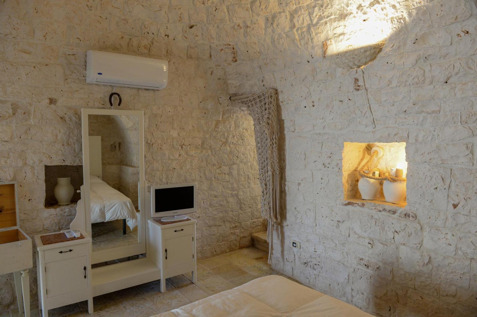 Trulli Lisanna - Exclusive Private Pool And Rooms Up To 10 People Antonelli Buitenkant foto