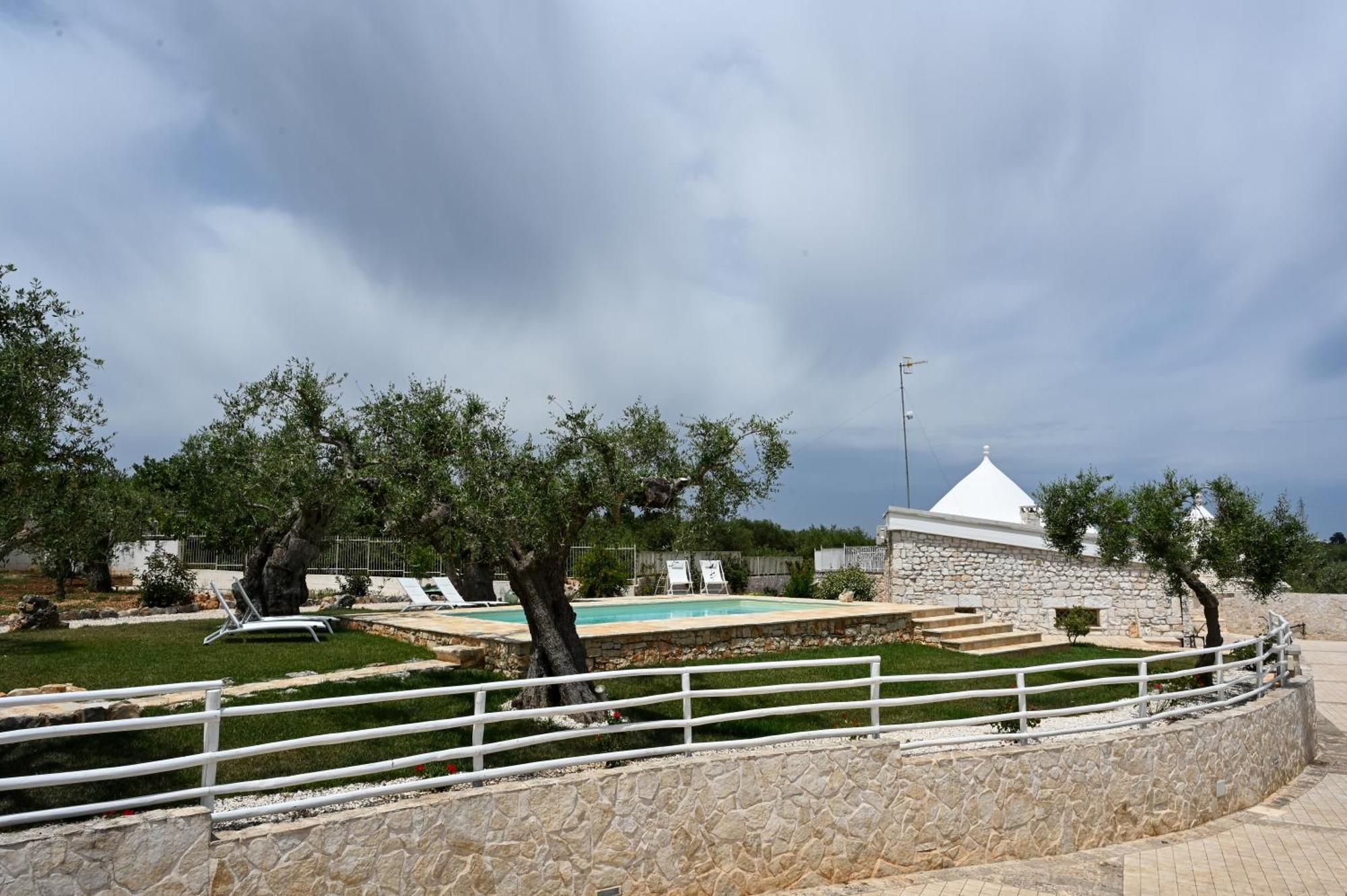 Trulli Lisanna - Exclusive Private Pool And Rooms Up To 10 People Antonelli Buitenkant foto