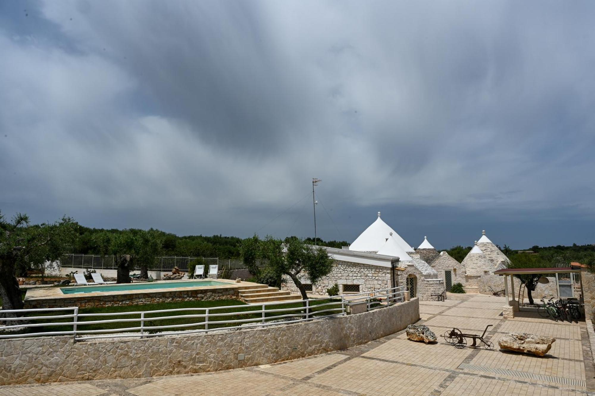 Trulli Lisanna - Exclusive Private Pool And Rooms Up To 10 People Antonelli Buitenkant foto